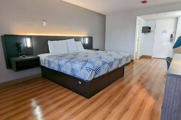 Room 14 of 27