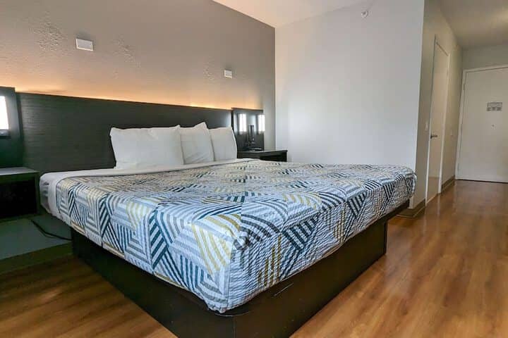 Room 7 of 27