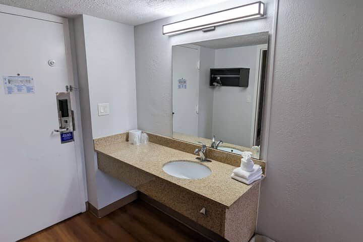 Room 21 of 27