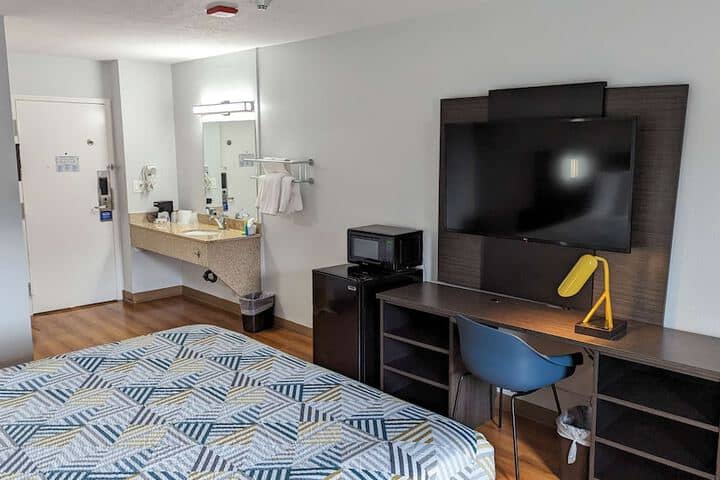 Room 13 of 27