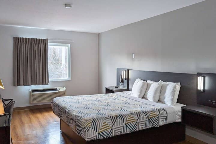 Room 12 of 27