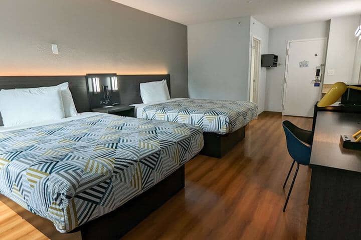 Room 10 of 27