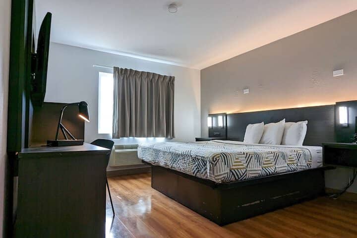Room 6 of 27